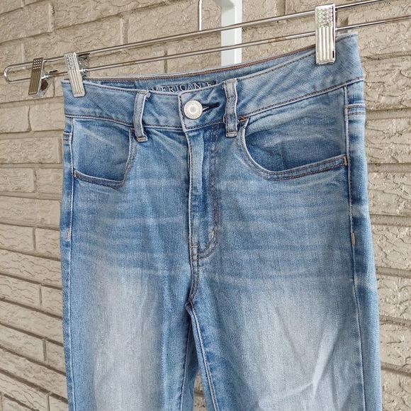 American Eagle Outfitters Light Wash Hi-Rise Jegging Super Stretch 2 EUC - Picture 4 of 8